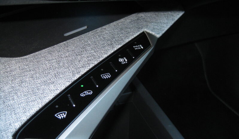 Peugeot 3008 2025 1,2 HYBRID 145 e-DCS6 ALLURE full