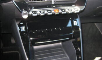 Peugeot 2008 2025 1,2 HYBRID 145 e-DCS6 ALLURE full