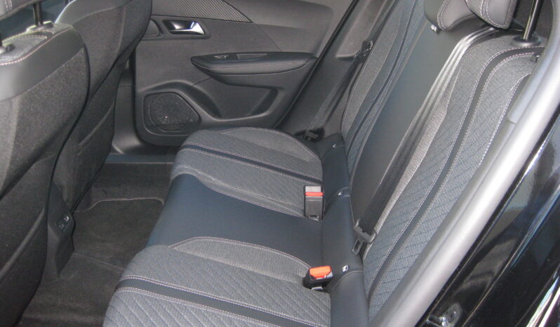 Peugeot 2008 2025 1,2 HYBRID 145 e-DCS6 ALLURE full