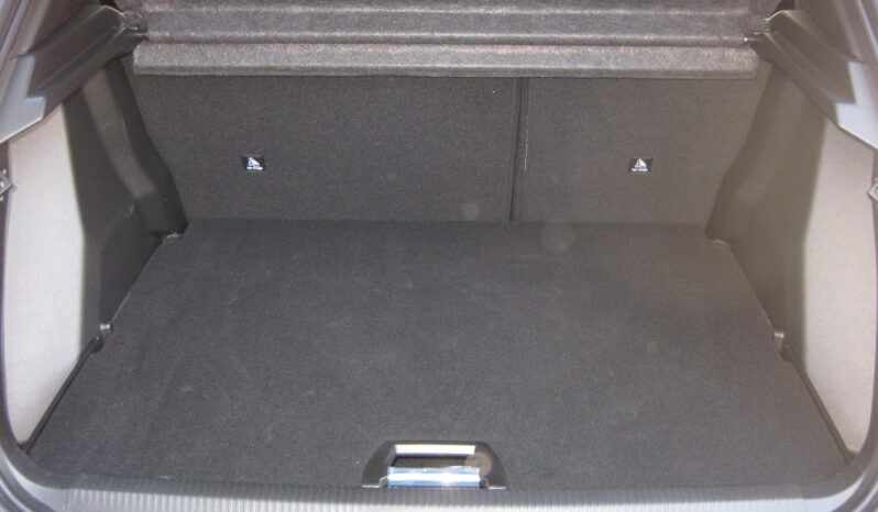 Peugeot 2008 2025 1,2 HYBRID 145 e-DCS6 ALLURE full