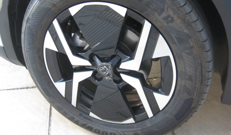 Peugeot 2008 2025 1.2 PURETECH 100 ALLURE full