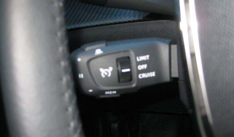 Peugeot 2008 2025 1.2 PURETECH 100 ALLURE full