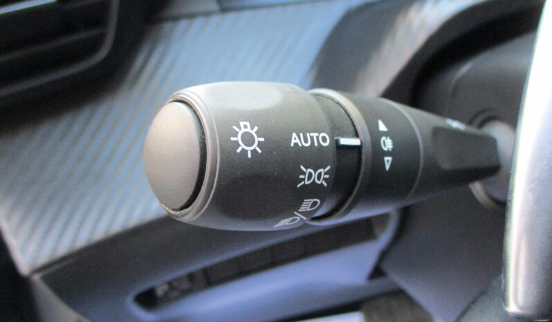 Peugeot 208 2025 1.2 Hybrid 110 e-DCS6 Style full