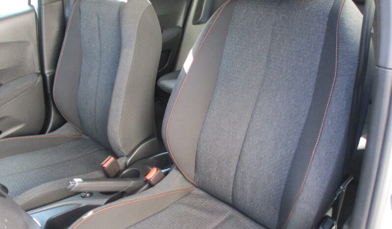 Peugeot 2008 2025 1.2 PURETECH 100 STYLE full