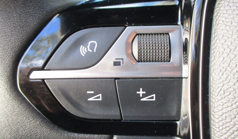 Peugeot 2008 2025 1.2 PURETECH 100 STYLE full