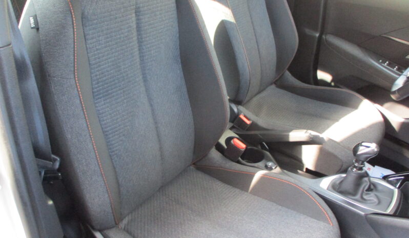 Peugeot 2008 2025 1.2 PURETECH 100 STYLE full