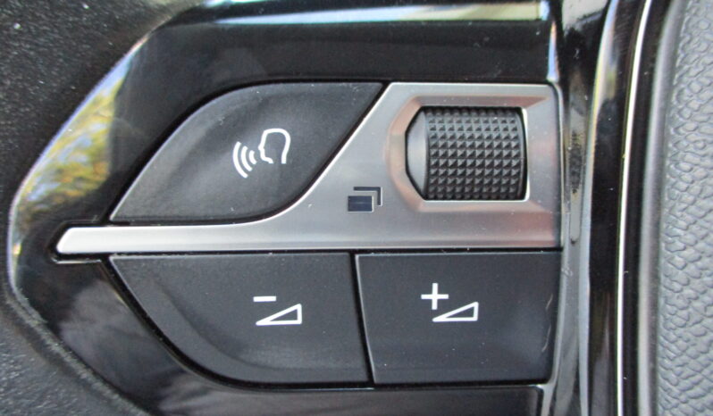 Peugeot 2008 2022 1.2 PURETECH 100 ALLURE full