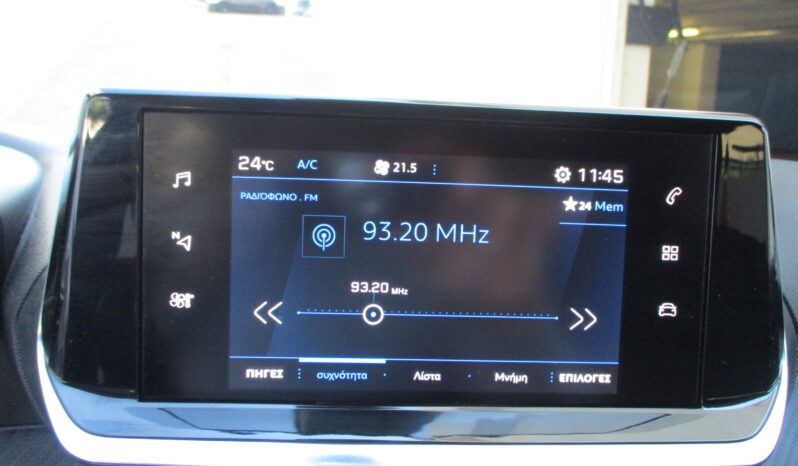 Peugeot 2008 2022 1.2 PURETECH 100 ALLURE full