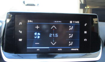 Peugeot 2008 2022 1.2 PURETECH 100 ALLURE full