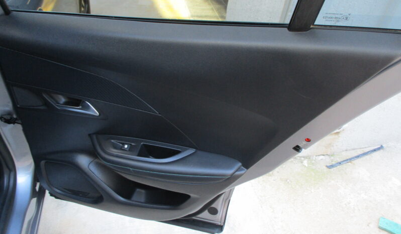 Peugeot 2008 2022 1.2 PURETECH 100 ALLURE full